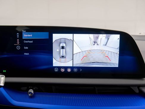 New 2026 Cadillac Optiq Luxury 1 image 27