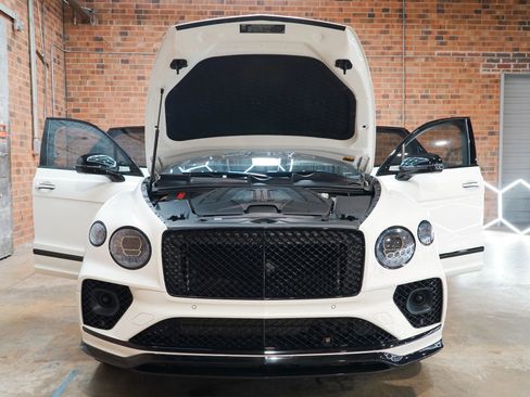 Used 2022 Bentley Bentayga AWD/4WD image 26