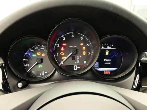 New 2026 Porsche Macan AWD/4WD image 9
