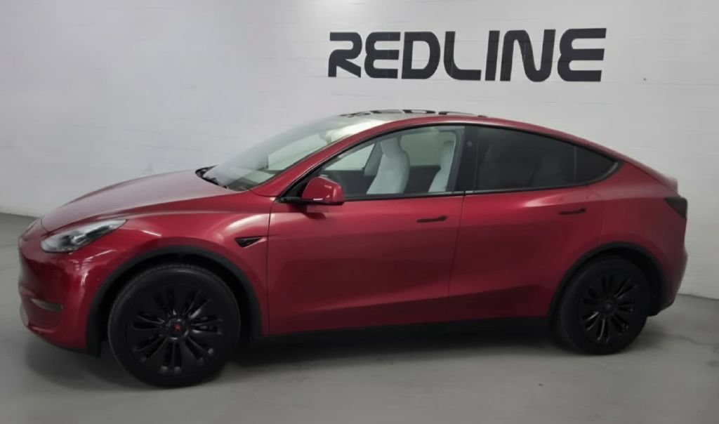 Used 2024 Tesla Model Y Long Range AWD/4WD image 2