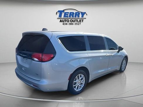 Used 2024 Chrysler Voyager LX image 7