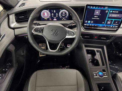 New 2026 Volkswagen Tiguan SE R-Line AWD/4WD image 13