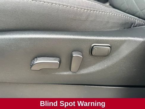 Used 2025 Nissan Frontier SV image 12