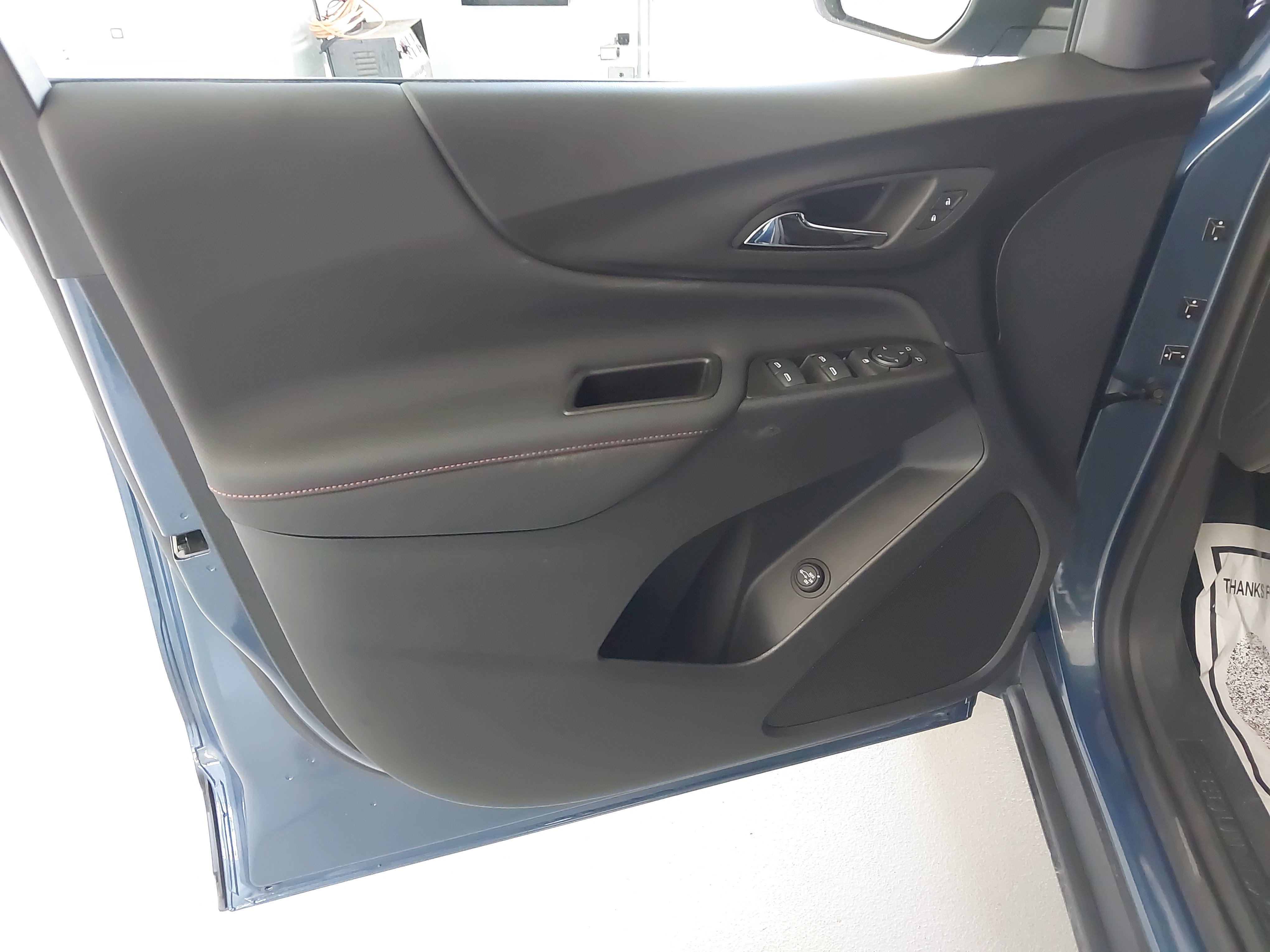 Certified 2024 Chevrolet Equinox RS FWD image 25