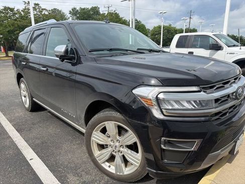 Used 2023 Ford Expedition Platinum AWD/4WD image 3