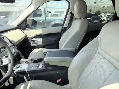Used 2020 Land Rover Discovery SE AWD/4WD image 2