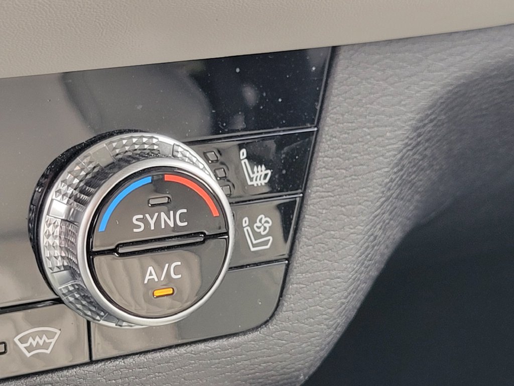 Used 2025 Mitsubishi Outlander SEL AWD/4WD image 12
