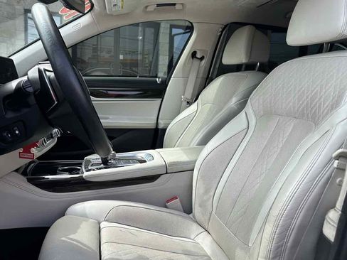 Used 2016 BMW 750i image 6