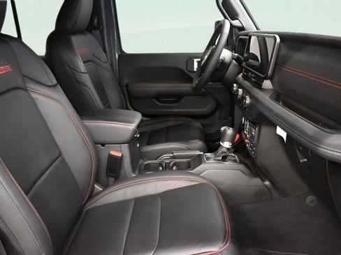 Used 2025 Jeep Wrangler Unlimited Rubicon image 19