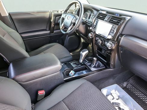 Used 2021 Toyota 4Runner TRD Off-Road AWD/4WD image 32