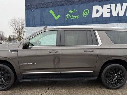 Used 2021 GMC Yukon XL Denali image 2