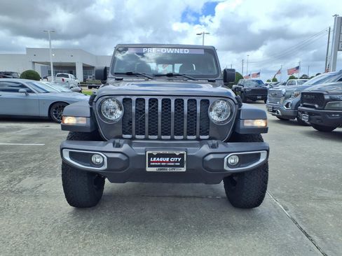 Used 2023 Jeep Gladiator Sport AWD/4WD image 5