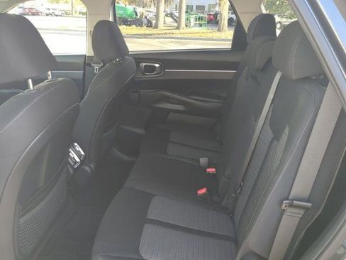 Used 2023 Kia Sorento LX image 13