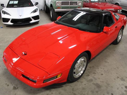 Used 1996 Chevrolet Corvette Base 2dr Hatchback image 19