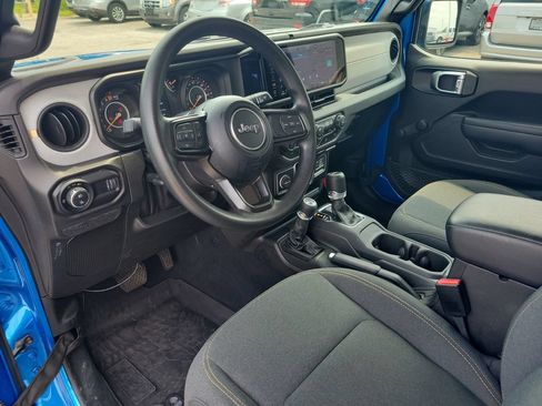 Used 2024 Jeep Gladiator Sport AWD/4WD image 19