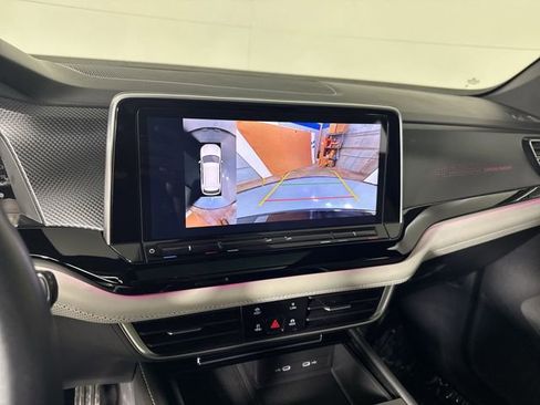 Used 2024 Volkswagen Atlas Cross Sport SEL Premium R-Line image 7