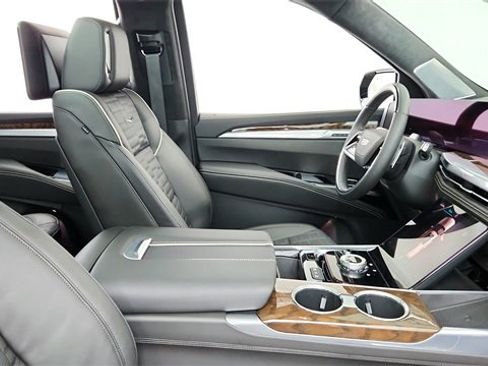 Certified 2025 Cadillac Escalade ESV Sport Platinum w/ LPO, ONYX Package image 24