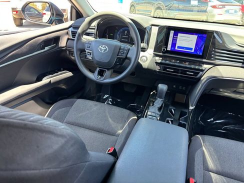 Used 2025 Toyota Camry LE w/ Convenience Package FWD image 12