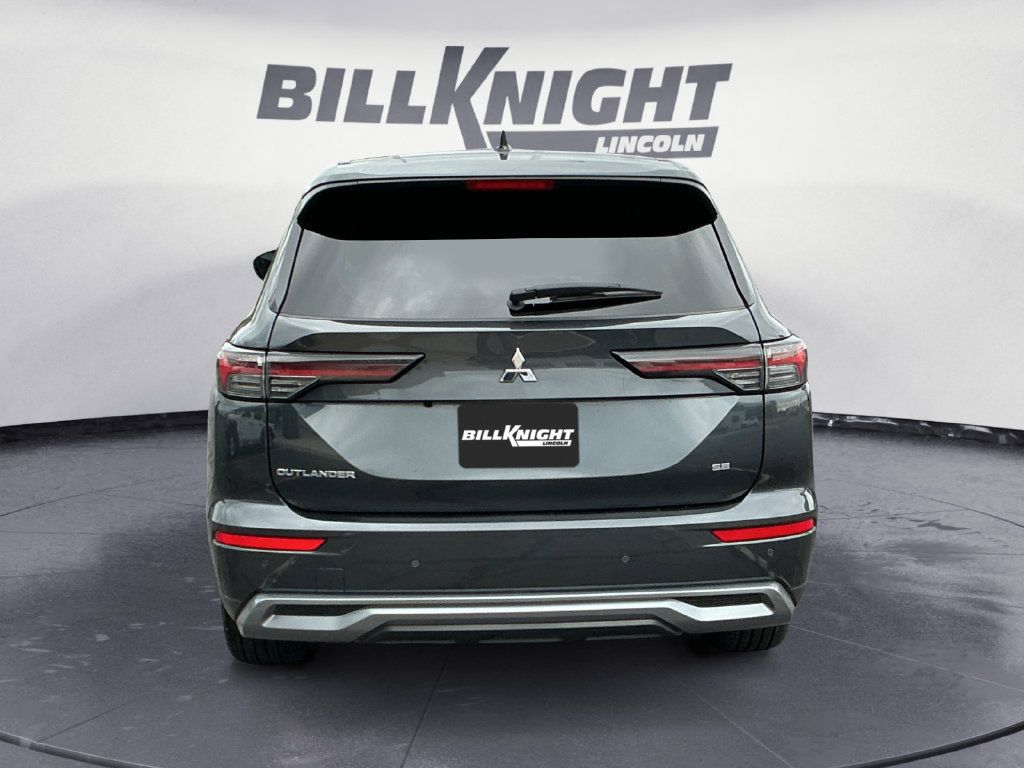 Used 2025 Mitsubishi Outlander SE FWD image 5