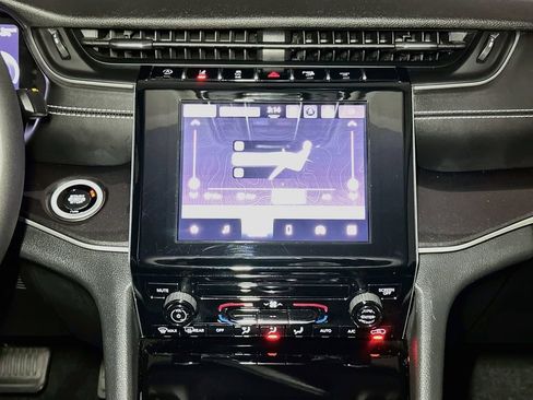 Certified 2023 Jeep Grand Cherokee Laredo AWD/4WD image 12