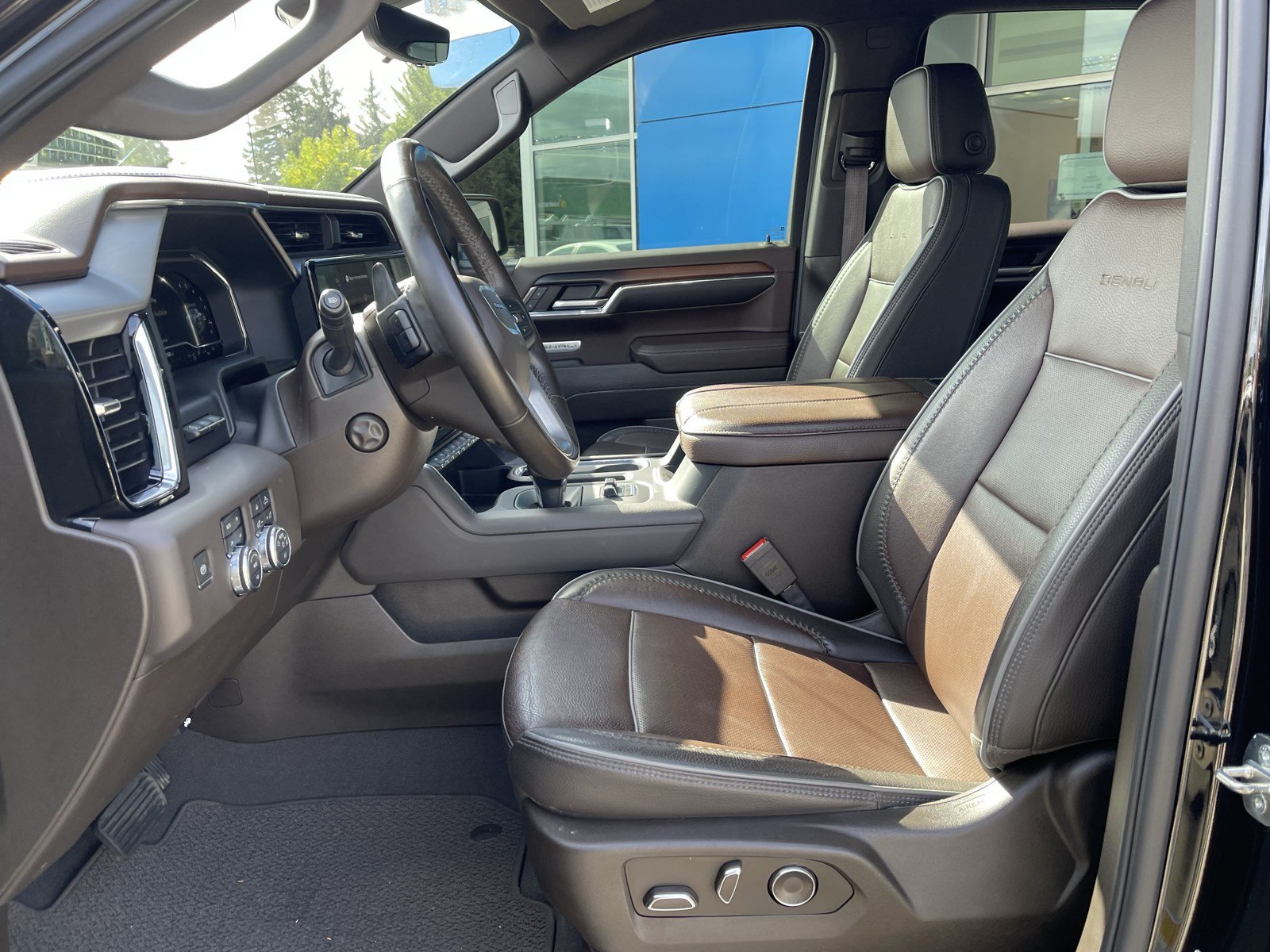Used 2024 GMC Sierra 1500 Denali w/ Technology Package AWD/4WD image 11