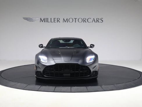 Used 2025 Aston Martin Vanquish image 13