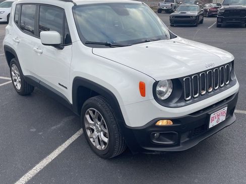 Used 2018 Jeep Renegade Latitude w/ Cold Weather Group image 4