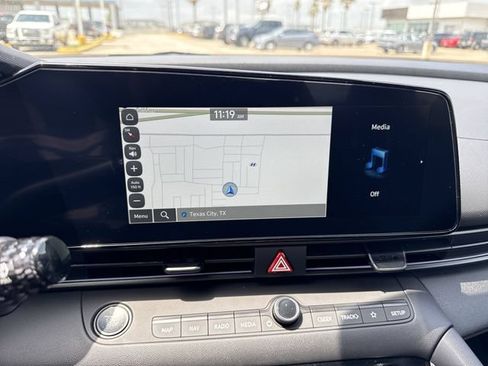 New 2025 Hyundai Elantra SEL FWD image 18