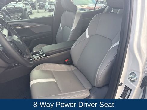 Used 2025 Toyota Camry SE image 11