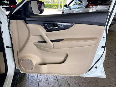 Used 2020 Nissan Rogue SV FWD image 21