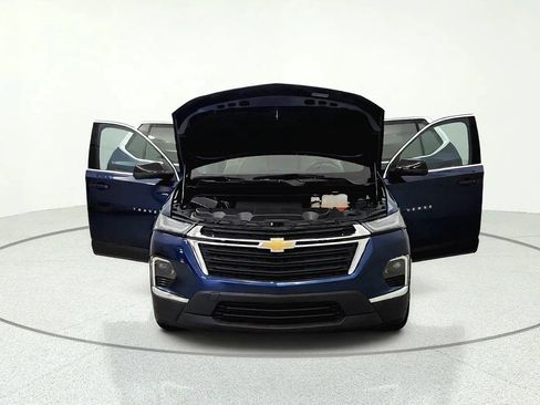 Used 2023 Chevrolet Traverse LS FWD image 8