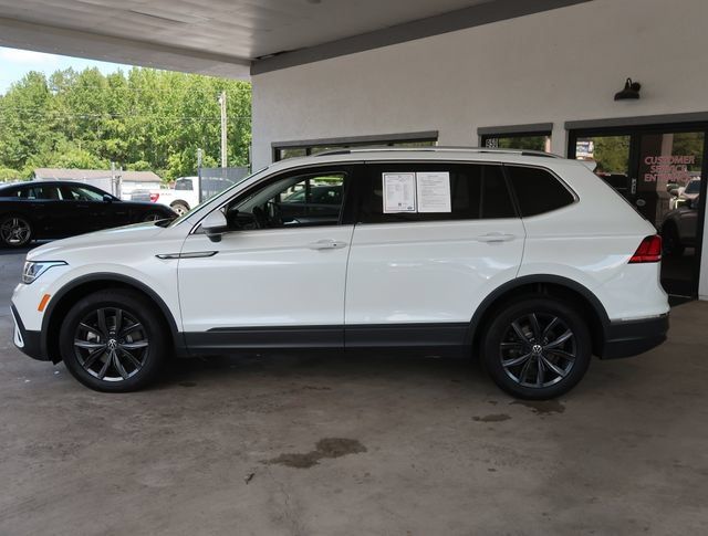 Used 2023 Volkswagen Tiguan SE AWD/4WD image 4