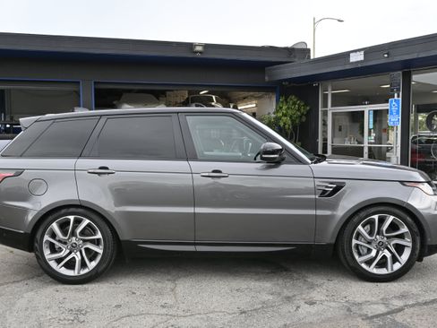Used 2018 Land Rover Range Rover Sport HSE AWD/4WD image 4