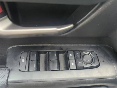 Certified 2025 Toyota Tacoma TRD Off-Road AWD/4WD image 9