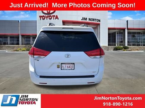 Used 2012 Toyota Sienna XLE w/ XLE Navigation Pkg FWD image 5