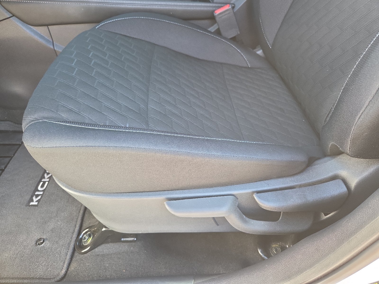 Used 2023 Nissan Kicks SV w/ Interior Electronics Package FWD image 14