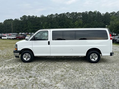 Used 2024 Chevrolet Express 3500 LT w/ LT Preferred Equipment Group RWD image 8