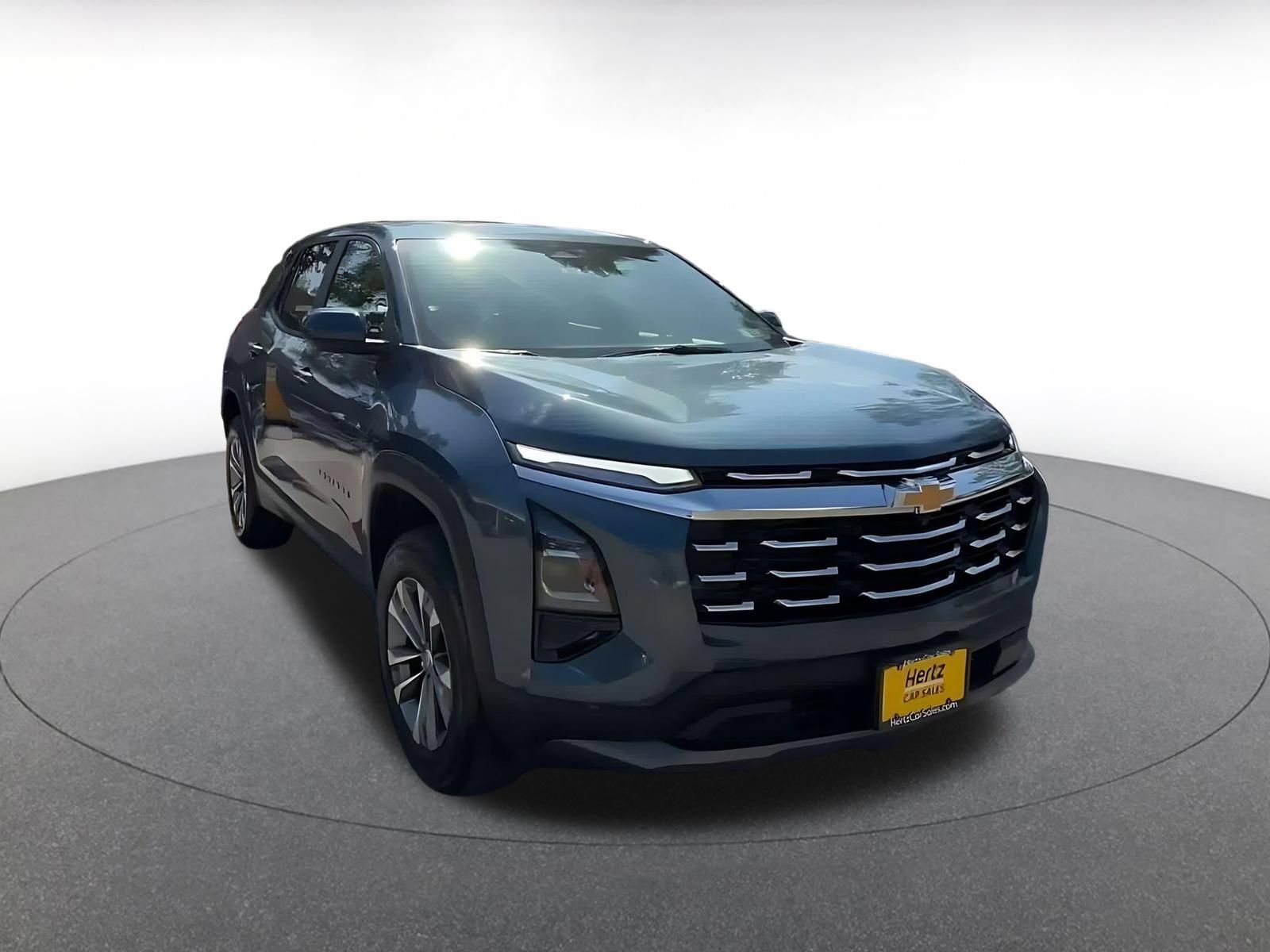 Used 2025 Chevrolet Equinox LT FWD image 3