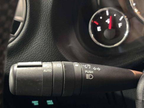 Used 2017 Jeep Wrangler Unlimited Rubicon w/ Connectivity Group AWD/4WD image 32