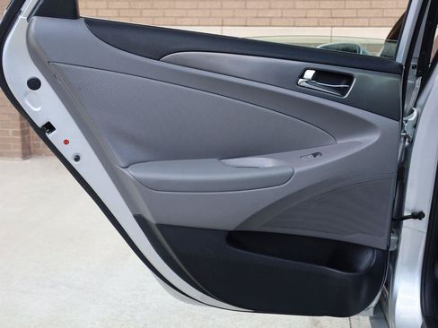 Used 2014 Hyundai Sonata Limited w/ Panoramic Sunroof Package 02 FWD image 15