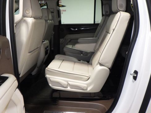 Used 2022 GMC Yukon XL Denali AWD/4WD image 7