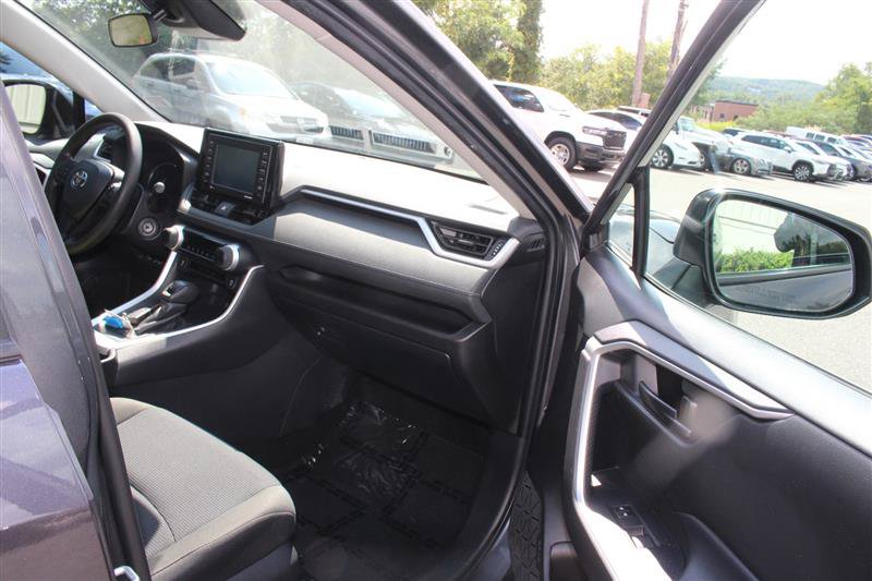 Used 2024 Toyota RAV4 LE FWD image 7