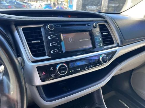Used 2015 Toyota Highlander Plus FWD image 26