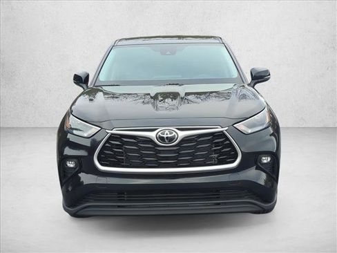 Certified 2024 Toyota Highlander LE image 2