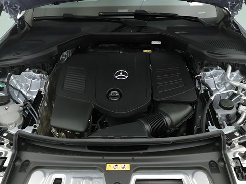 Used 2025 Mercedes-Benz GLC 350e 4MATIC image 24