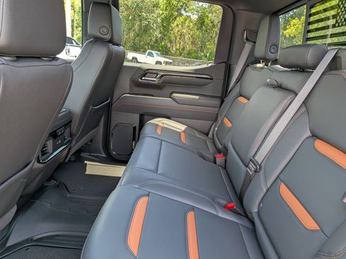Certified 2025 GMC Sierra 1500 AT4 w/ AT4 Premium Package AWD/4WD image 17