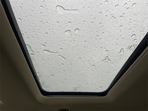 Used 2013 Lincoln MKT AWD image 22