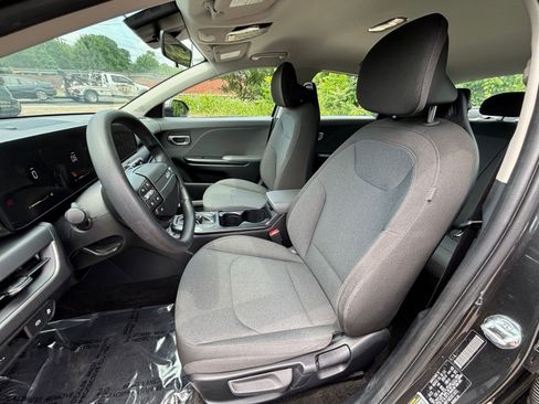 Used 2025 Kia K4 FWD image 33
