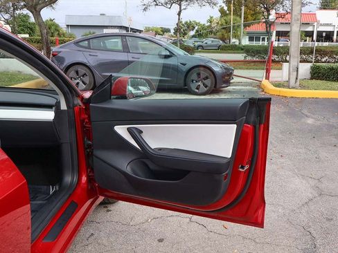 Used 2021 Tesla Model 3 Standard Range Plus image 25