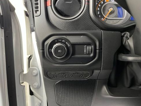 Used 2025 Jeep Wrangler Unlimited Rubicon AWD/4WD image 19